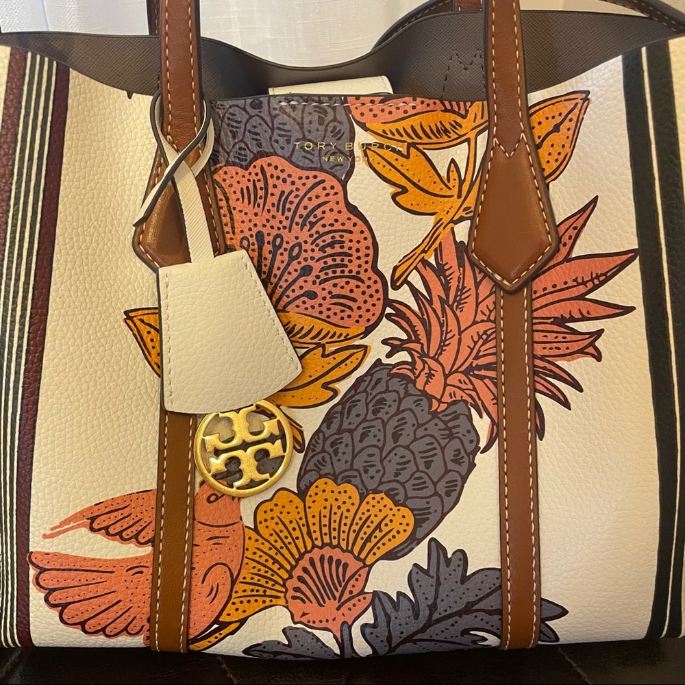 ✨ TORY BURCH Small Perry Print Leather Tote ✨